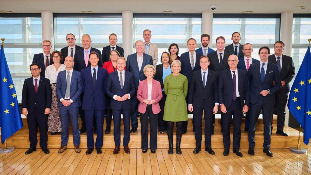 El automóvil se reúne con Ursula von der Leyen, presidenta de la Comisión Europea