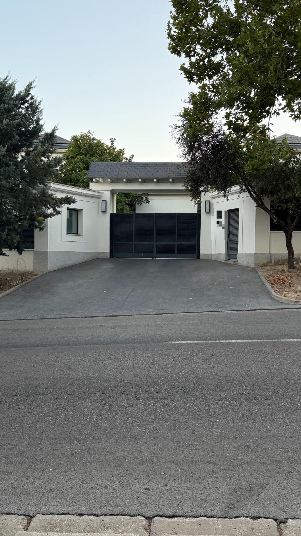 Fotografía del portón del inmueble de María Teresa durante 16 años.