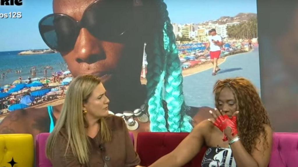 Imagen de 'No somos nadie' con Carolina Sobe y Carlota Corredera.