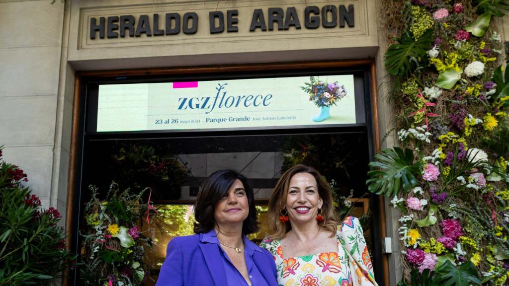 Paloma de Yarza López-Madrazo junto a la alcaldesa de Zaragoza, Natalia Chueca.