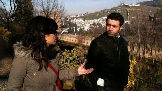 La ministra de Infancia, Sira Abed Rego, junto a su hermano, Yasid Abed Rego, en 2011, en Granada.