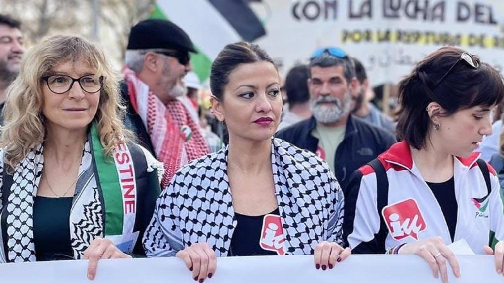 La ministra Sira Rego (c), en una manifestación propalestina.