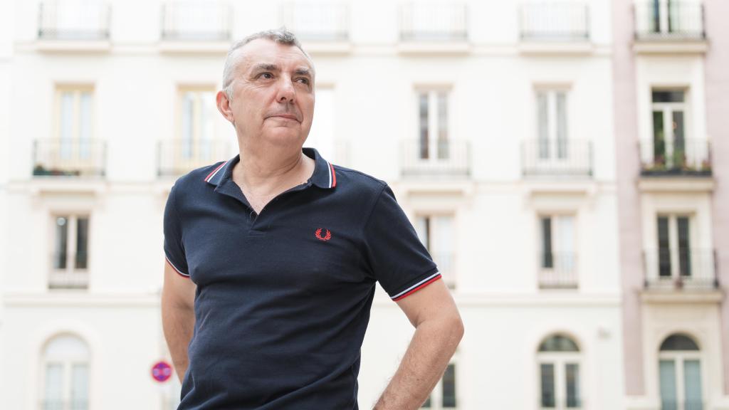 El escritor Manuel Vilas nos habla de las mujeres de su vida en el hotel El Autor, en el centro de Madrid.