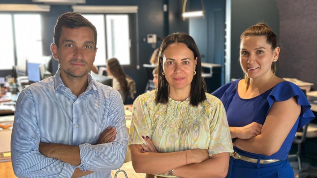 Miriem Diouri con sus socios Leticia Cayuela y Pablo Mallo.