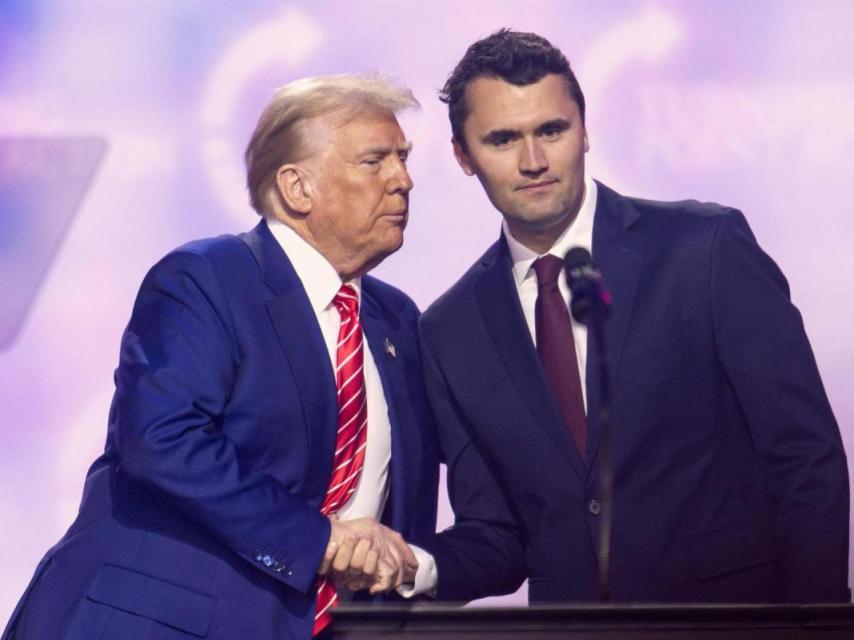 Charlie Kirk junto a Donald Trump.
