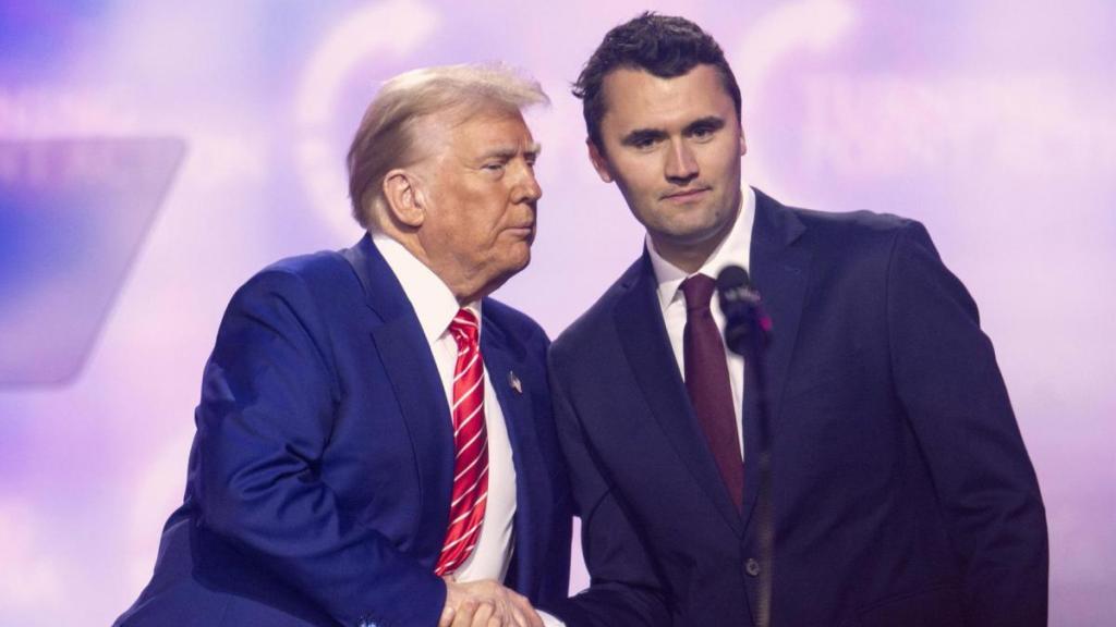 Charlie Kirk, junto a Donald Trump, en una imagen de archivo.