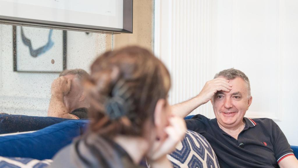 Vilas en la habitación del hotel El Autor. Tomamos café y soñamos con ser ricos.