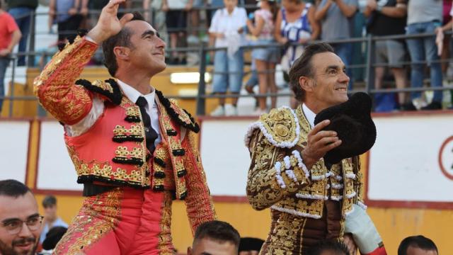 El Cid y El Fandi salen a hombros en Bolaños de Calatrava. Foto: Marenostrum