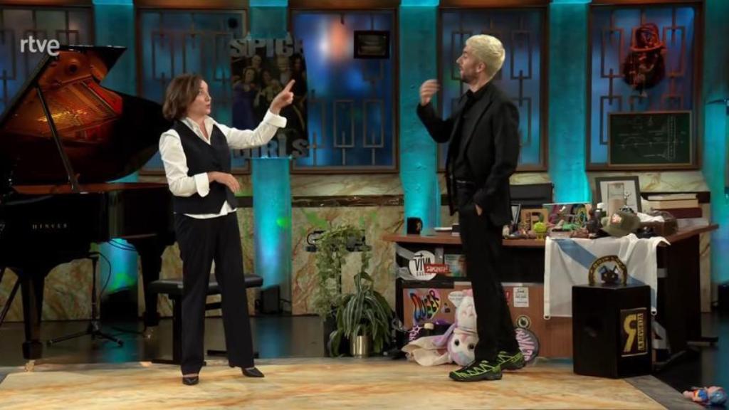 Pepa Bueno y David Broncano en 'La Revuelta'.