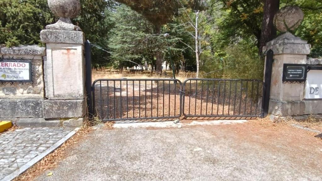 La puerta actualmente del hotel en el Monasterio de El Paular en Rascafría.