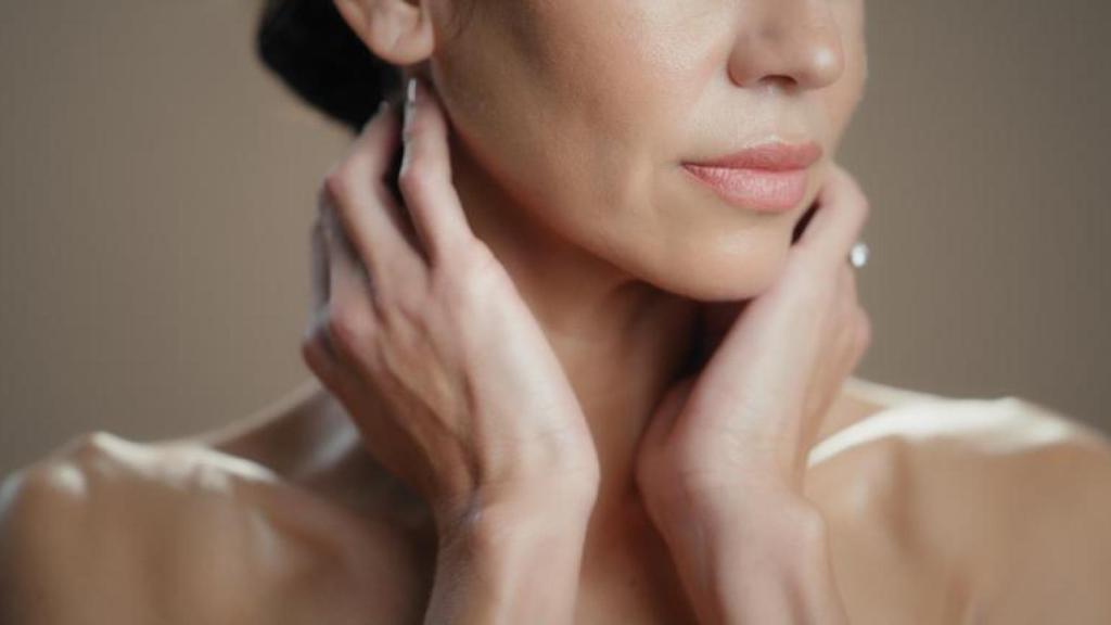 Perfil de mujer esbelta.