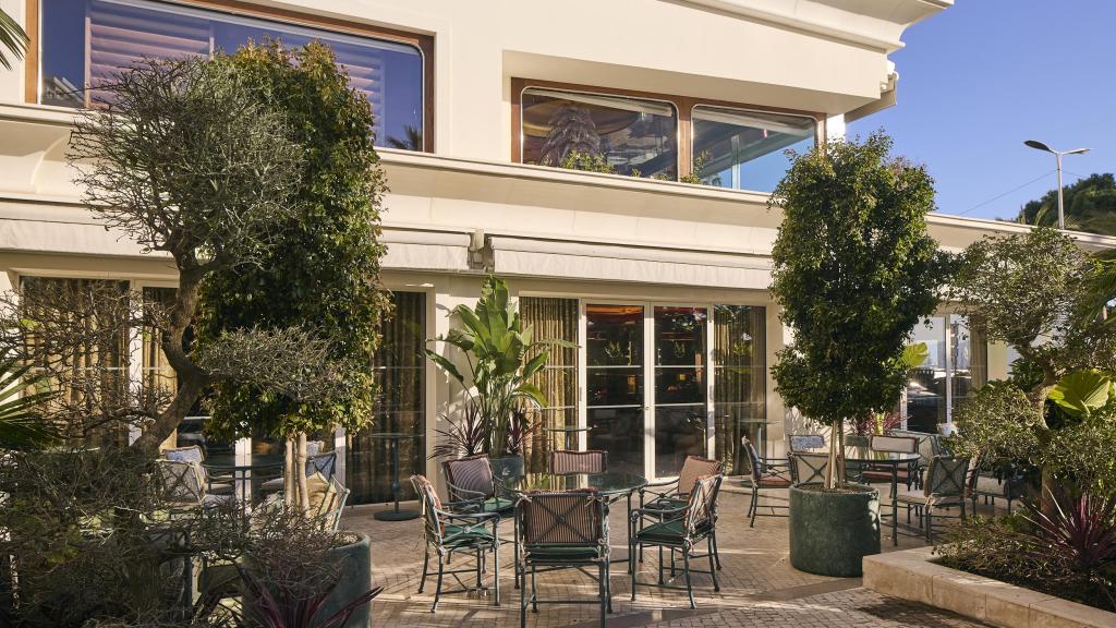 El exterior del emblemático hotel Martinez de Cannes.