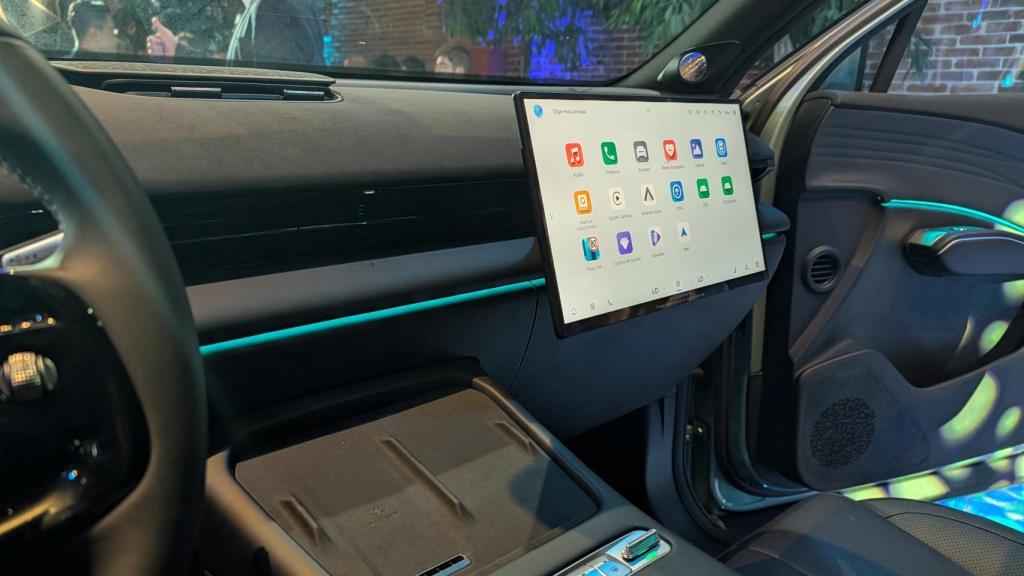 La pantalla deslizante del Omoda 7 SHS.