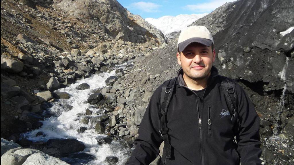 Alberto González Fairén en la isla Axel Heiberg, Canadá