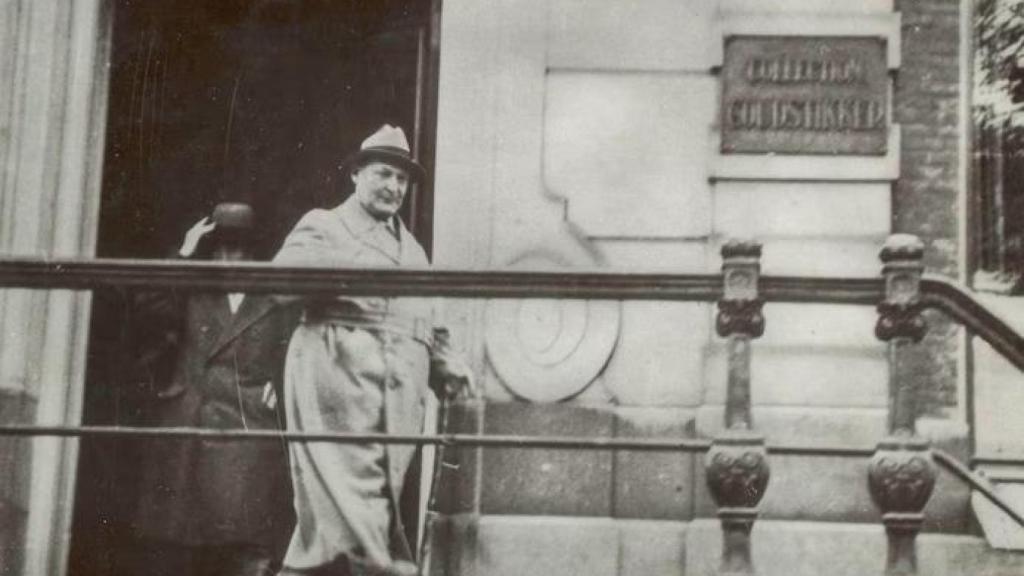 Göring saliendo del edificio del concesionario de arte Goudstikker en Herengracht, Amsterdam en 1941