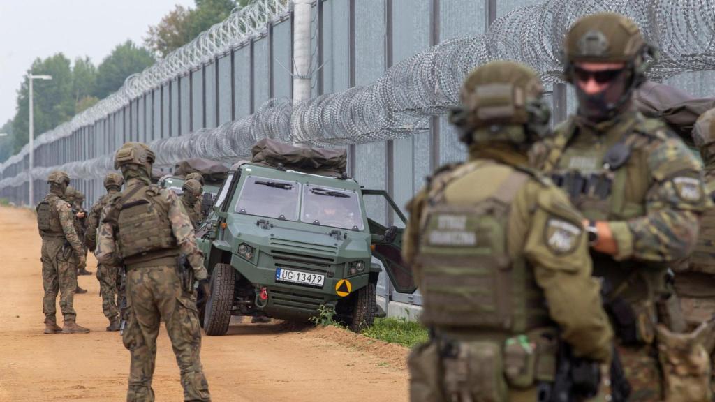 Soldados polacos, en la frontera con Bielorrusia.