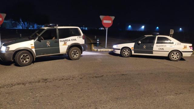 Algunos coches patrulla de la Guardia Civil en Granada tienen más de un cuarto de siglo.