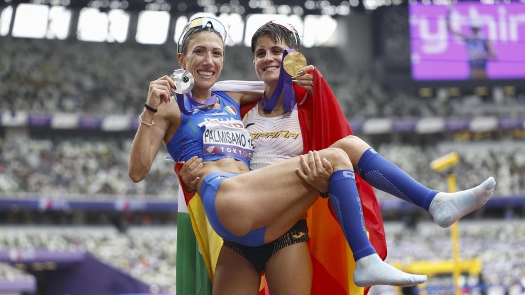 María Pérez celebra su oro mundial en Tokio 2025 junto a la italiana Palmisano, plata