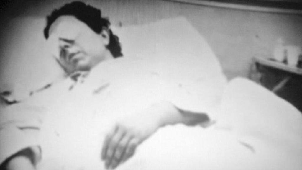 Ana María en el hospital después de que intentaran arrancarle los ojos.