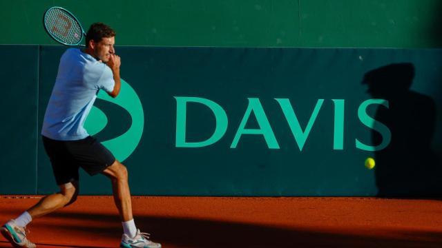 Pablo Carreño entrenando en la Copa Davis