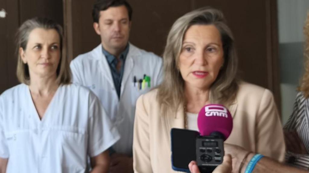 La directora general de Atención Primaria del SESCAM, Ángeles Martín Octavio, este sábado en Sigüenza (Guadalajara).