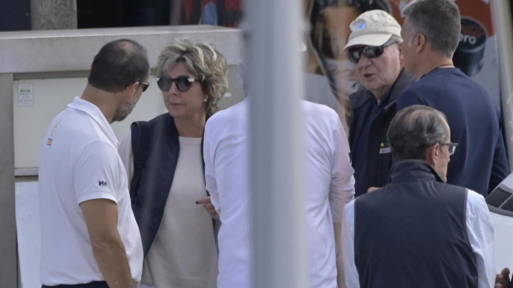 Juan Carlos I y Simoneta Gómez-Acebo en Sanxenxo el 13 de septiembre de 2025.