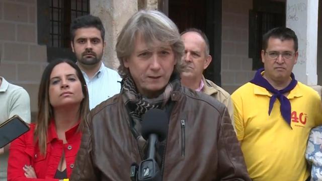 El secretario general del PSOE de Castilla y León, Carlos Martínez, durante su intervención en el municipio segoviano de Riaza, este sábado