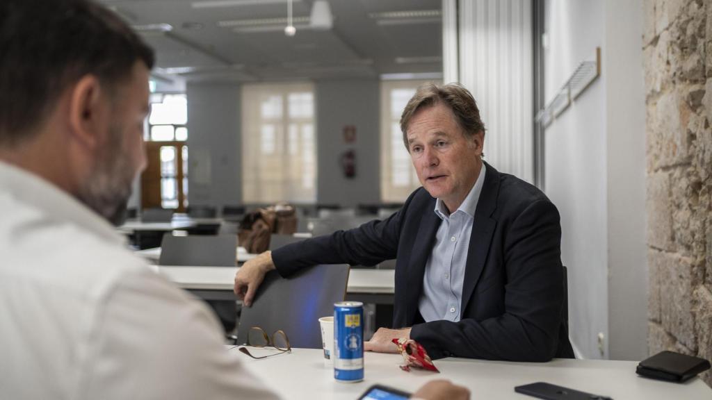 Nick Clegg durante conversa con Arturo Criado durante su entrevista con EL ESPAÑOL.