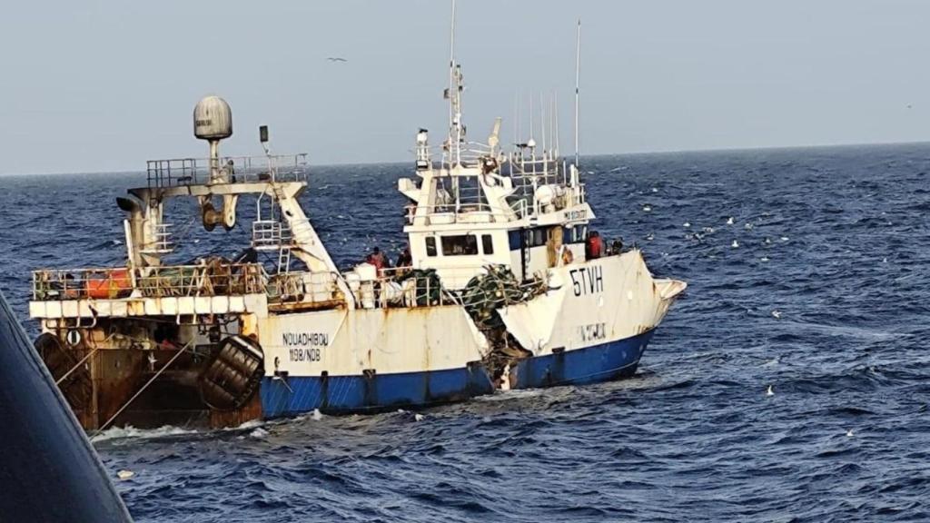 El 'Tafra 3' tras el choque de otro buque en Mauritania.