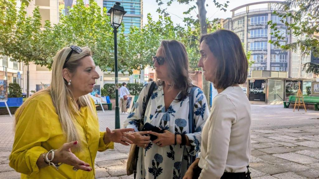 Ana del Olmo, Montse Muro y Flora Bellón.
