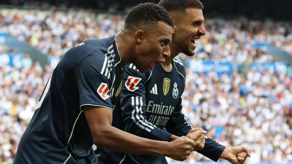 Mbappé y Ceballos celebran el primer gol del partido ante la Real Sociedad.
