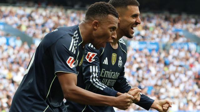 Mbappé y Ceballos celebran el primer gol del partido ante la Real Sociedad.