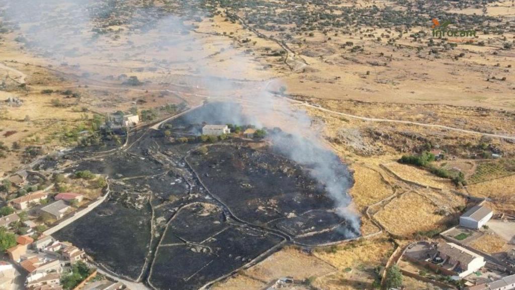 Vista aérea del incendio en Ventas con Peña Aguilera.