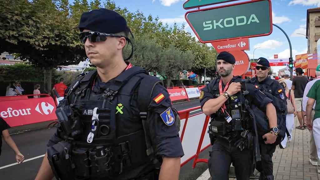 Efectivos del Grupo de Reserva y Seguridad (GRS) en Guijuelo