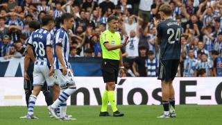 Gil Manzano expulsa a Dean Huijsen.