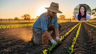 Imagen generada por IA de una agricultora y Clara.