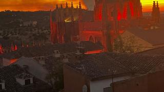 Cae la noche sin que el incendio de Polán sea controlado y el humo se hace notar en Toledo capital