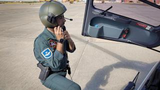 La serpiente multicolor de La Vuelta rueda segura gracias a otro pelotón: el de la Guardia Civil