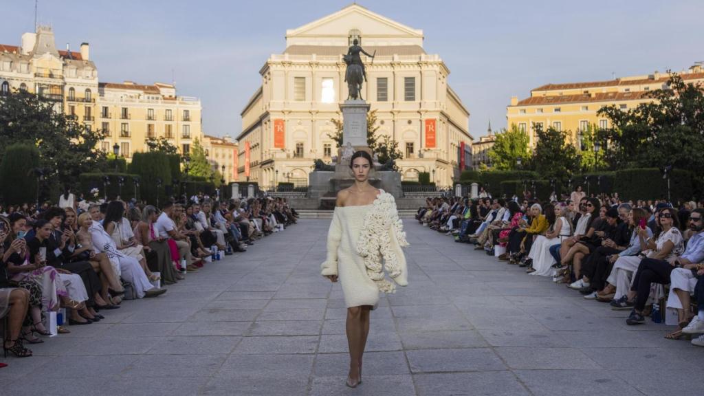 Imagen de la jornada con la monumental ciudad como telón de fondo.