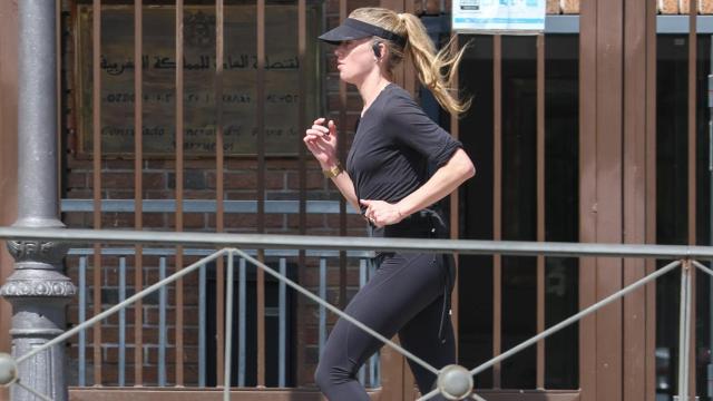 Amber Heard haciendo footing por las calles de Madrid.