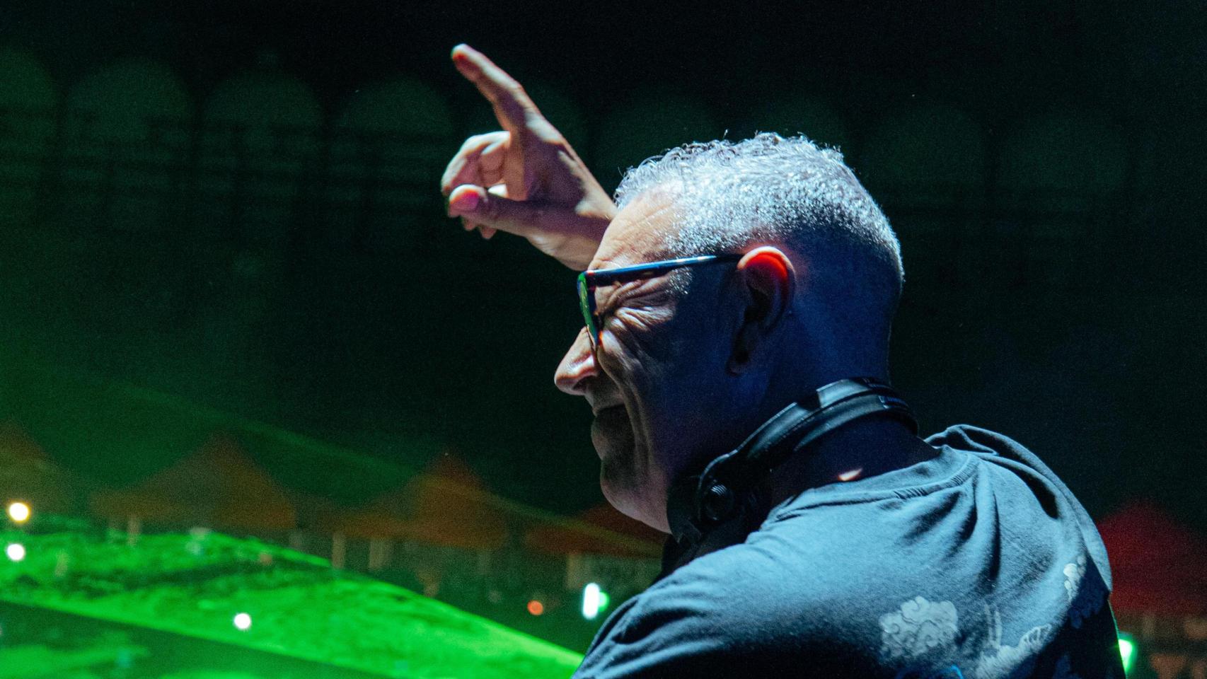 Cerca de 3.000 personas celebran en Toledo los 40 años en cabina del DJ Luismi Family