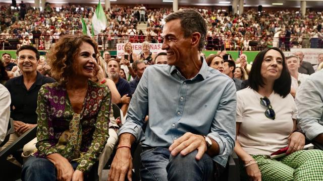 María Jesús Montero, junto a Pedro Sánchez, en un acto en Málaga.
