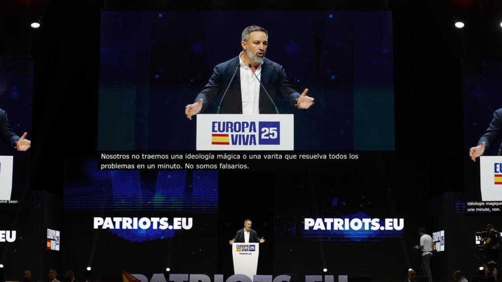 El líder de Vox, Santiago Abascal, interviene en el acto 'Europa Viva 25' este domingo en Madrid