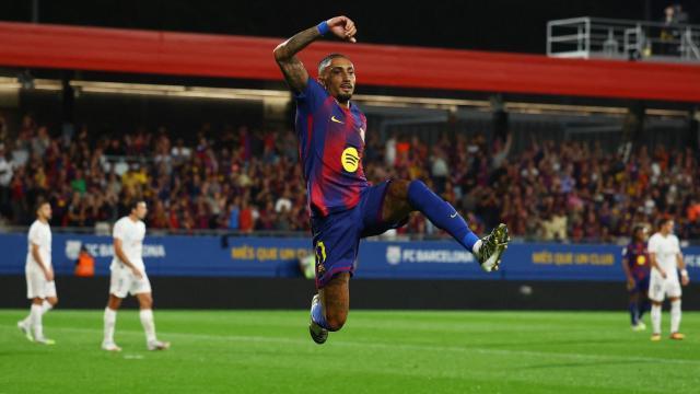 Raphinha celebra el segundo gol marcado ante el Valencia.