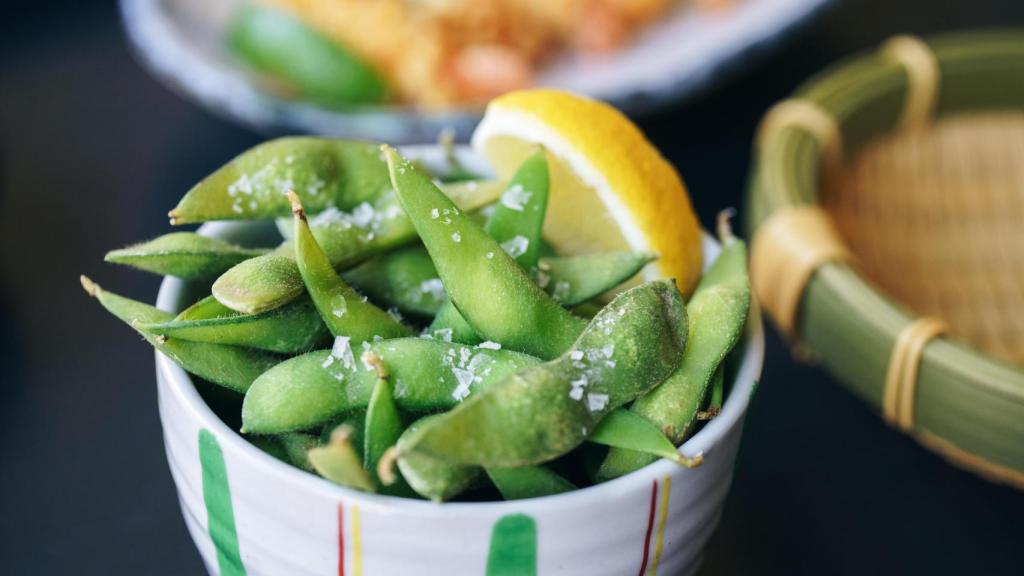 Edamame con sal y limón.
