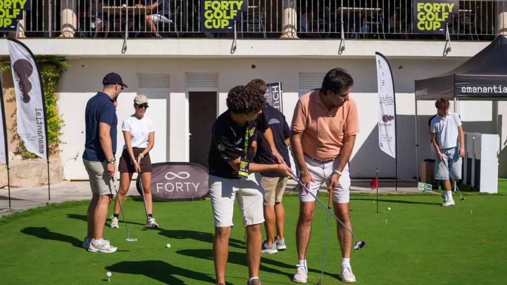 El segundo torneo de golf Forty se despide con más de mil quinientos participantes.