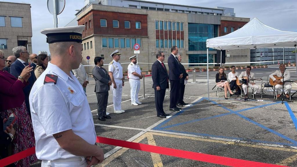 El embajador de Perú rinde homenaje a las víctimas del Villa de Pitanxo en Vigo