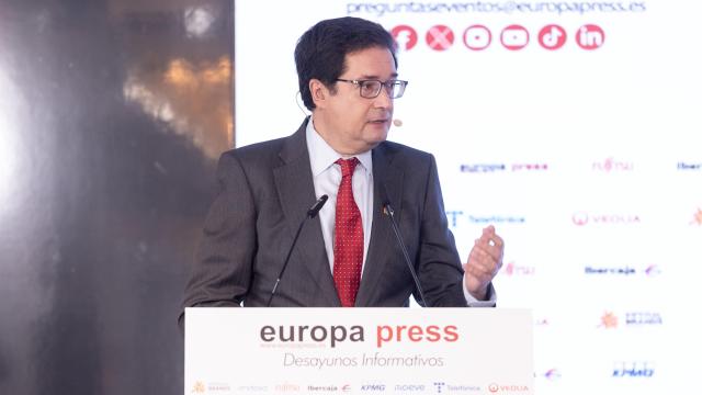 El ministro para la Transformación Digital y de la Función Público, Óscar López, durante el desayuno de Europa Press este lunes.