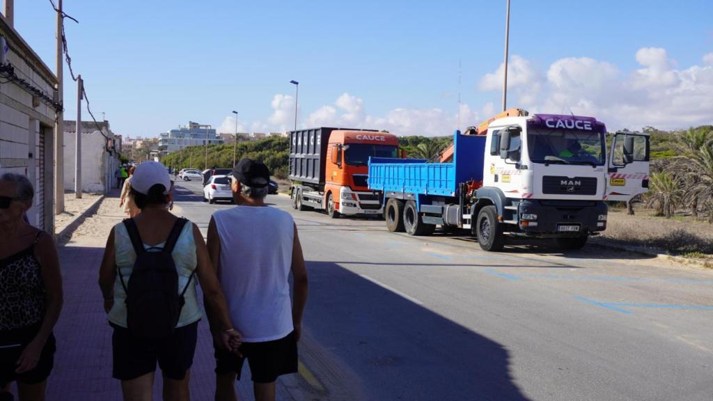 Camiones de la empresa Cauce desplazados.
