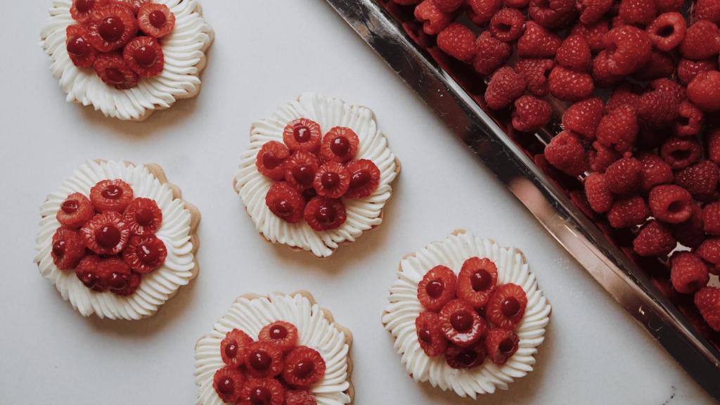 Tartaletas de frambuesas de Nicolas Rouzaud, que elabora en el Rosewood Villa Magna.